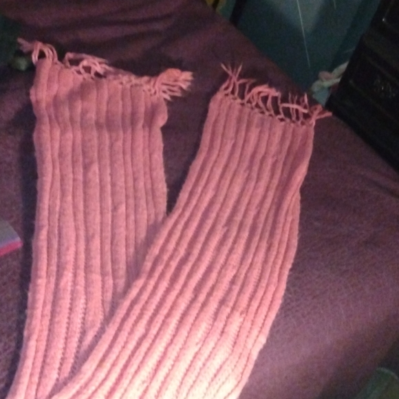 𝐴 𝑘𝑛𝑖𝑡 𝑆𝑐𝑎𝑟𝑣𝑒 - Picture 3 of 4